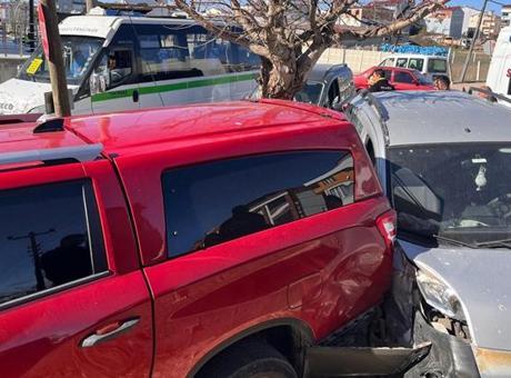 15 yaşındaki çocuk trafikte dehşet saçtı! Önüne gelene çarptı