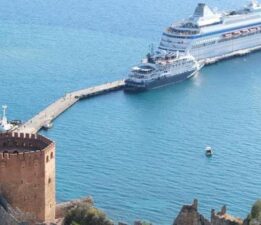 Alanya’ya 2 kruvaziyer ile 1132 turist geldi