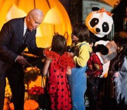 Biden’ın eşi Jill ‘panda’ oldu
