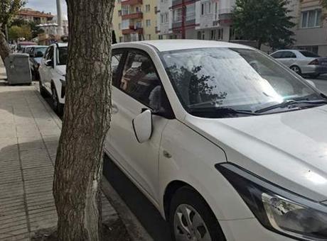 Çorum’da araç sahiplerini şaşkına çeviren olay! 15 otomobilin aynalarını kırdılar