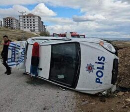 Çorum’da kovalamaca esnasında polis aracı devrildi! 2 polis yaralı