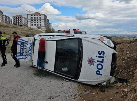 Çorum’da kovalamaca esnasında polis aracı devrildi! 2 polis yaralı