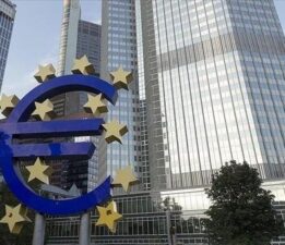 Euro Bölgesi’nin kamu borcu arttı