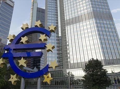 Euro Bölgesi’nin kamu borcu arttı