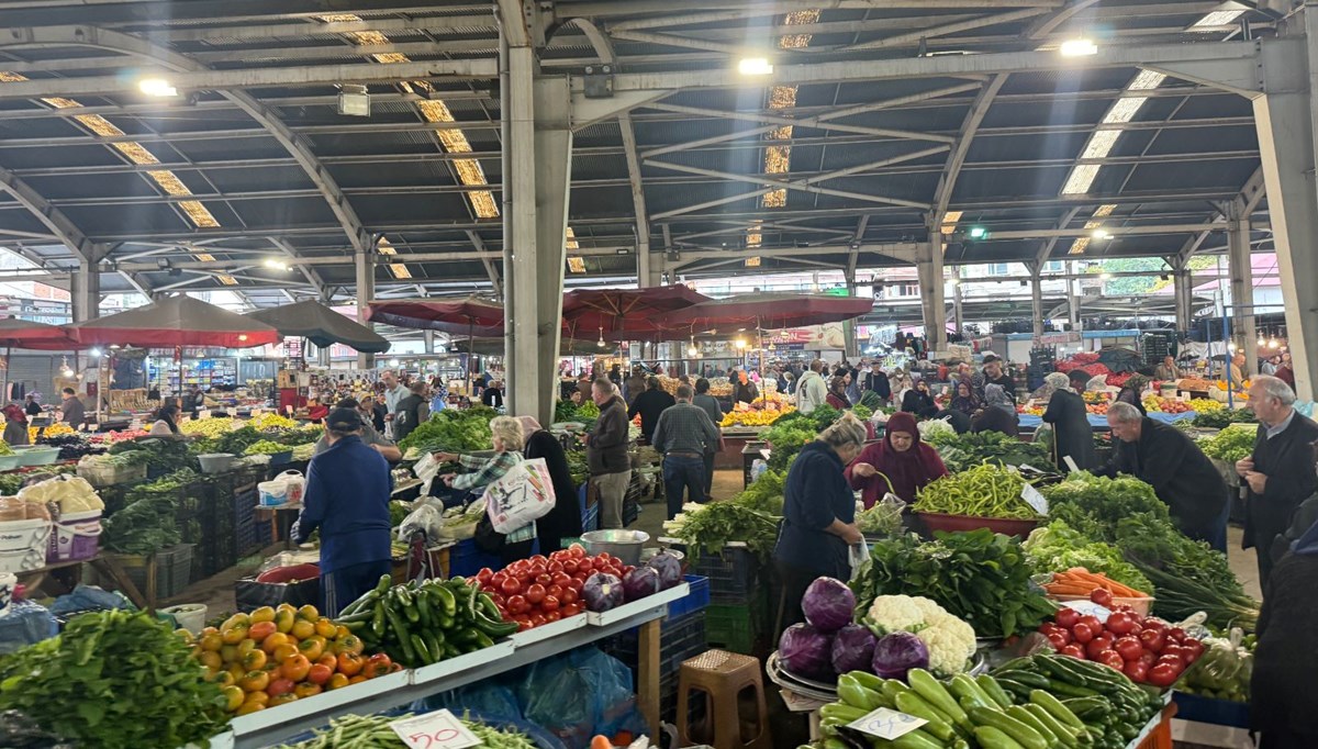 Halk pazarında fiyatlar cep yaktı