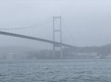 İstanbul Boğazı’nda gemi trafiği askıya alındı