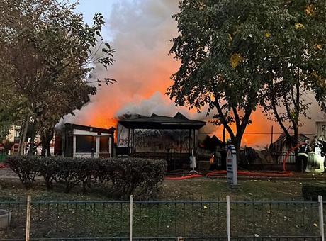 Kocaeli’de palet fabrikasında korkutan yangın