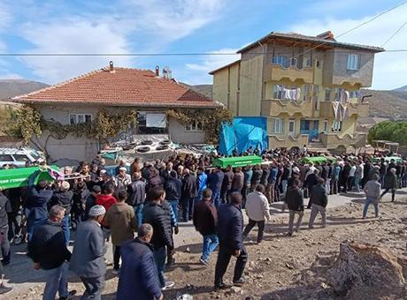 Köyden aynı günde 5 cenaze çıktı