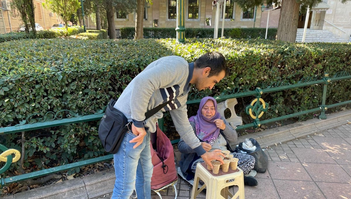 Kuşlara olan sevgisini gelir kaynağına dönüştürdü