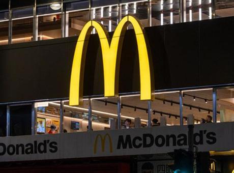 McDonald’s’ın küresel satışları geriledi