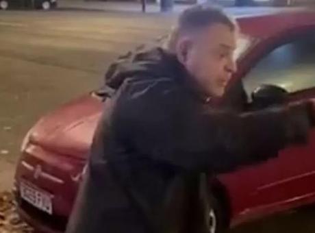 Milletvekili sokakta adam dövdü!