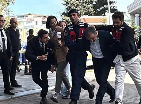 Yenidoğan soruşturmasında gündemdeki fotoğraf! Ters kelepçeli geçit