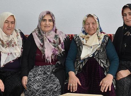 3 eltinin hayatı Türkiye’ye örnek oldu! Destekleyen de var karşı çıkan da…