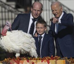 ABD Başkanı Joe Biden, Şükran Günü için hazırlanmış iki hindiyi affetti