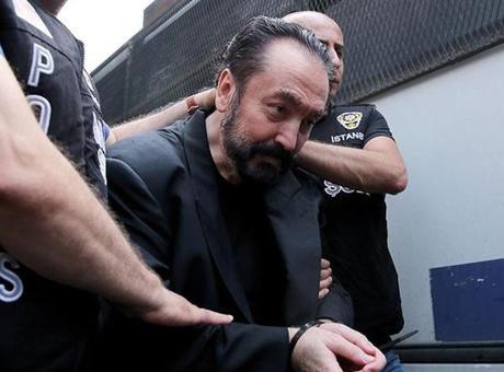 Adnan Oktar örgütüyle irtibatlı olduğu iddiasıyla 4 kişinin yargılanmasına başlandı