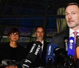 Almanya’da kriz: Scholz ‘Güvenime ihanet etti’ dediği bakanı kovdu