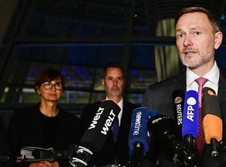 Almanya’da kriz: Scholz ‘Güvenime ihanet etti’ dediği bakanı kovdu