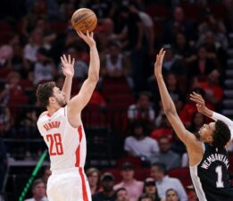 Alperen Şengün atıyor Houston Rockets kazanıyor