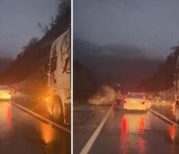 Artvin’de tehlikeli anlar! Dev kaya parçaları yola düştü karayolu ulaşıma kapandı