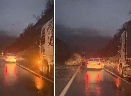 Artvin’de tehlikeli anlar! Dev kaya parçaları yola düştü karayolu ulaşıma kapandı