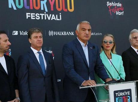 Bakan Ersoy’dan Haydarpaşa-Sirkeci garıyla ilgili açıklama! Antalya Kültür Yolu Festivali başladı
