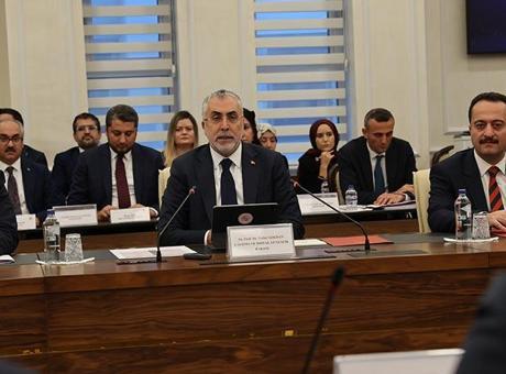 Bakan Işıkhan: Kamu görevlilerinin yaklaşık yüzde 75’i sendikalı