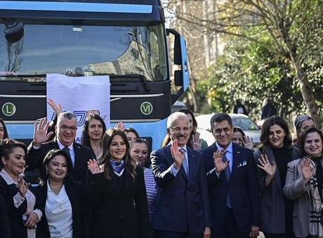 Bakan Uraloğlu: Artık kadın şoförler sektörün ayrılmaz bir parçası haline geldi