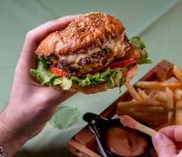 Bakanlık yeni listeleri yayımladı: Hamburger yerken artık dikkat!