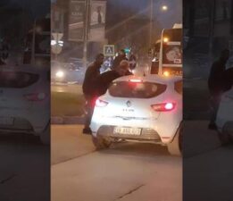 Bursa’da yol verme kavgası! O anlar anbean kaydedildi