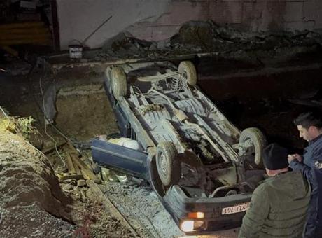 Düzce’de feci kaza! Yolu fark etmedi şantiyeye girip takla attı
