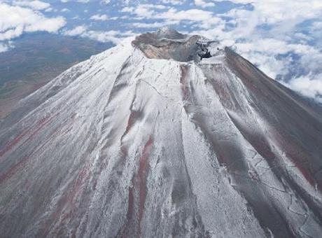 Efsanevi Fuji’ye nihayet kar yağdı