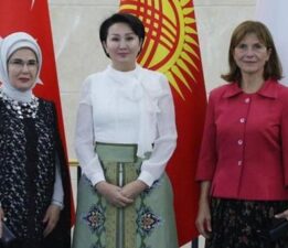 Emine Erdoğan Aygül Caparova’nın akşam yemeğine katıldı
