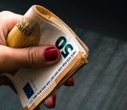 Euro Bölgesi’nde yatırımcı güveni geriledi
