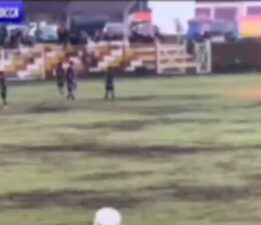 Futbolcunun başına yıldırım düştü