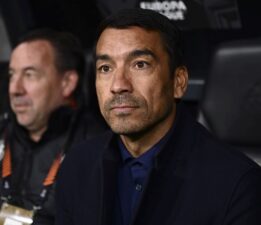 Giovanni van Bronckhorst: Canavar gibi defans yaptık
