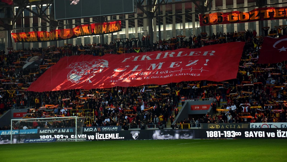Göztepe’den Mustafa Kemal Atatürk pankartı: “Fikirler ölmez”