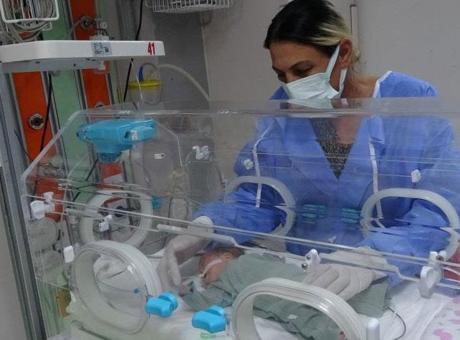 İkizini kaybetti, 600 gram dünyaya geldi! İşte son hali…