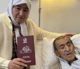 İnat uğruna ayrılmışlardı! 65 yaşındaki gelin çiçek atma hayalini yıllar sonra gerçekleştirdi