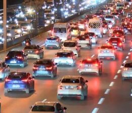 İstanbul’da iş çıkış saatlerinde trafik yoğunluğu