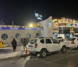 İzmir’de feribot iskeleye çarptı! Yaralılar var
