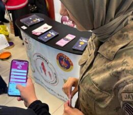 Jandarma ekiplerinden vatandaşlara KADES eğitimi