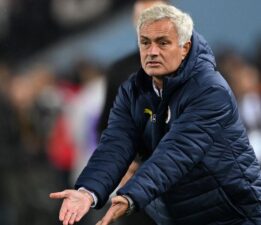 Jose Mourinho’dan hakem tepkisi: “Onu bir daha maçlarımızda görmek istemiyoruz”