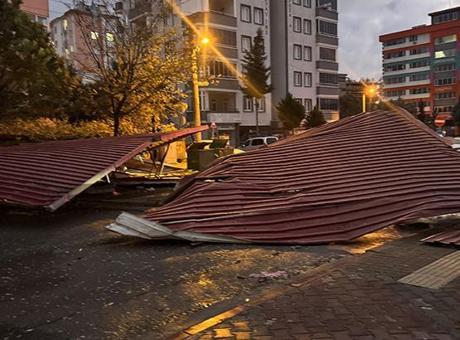 Kahramanmaraş’ta fırtına nedeniyle eğitime 1 gün ara verildi
