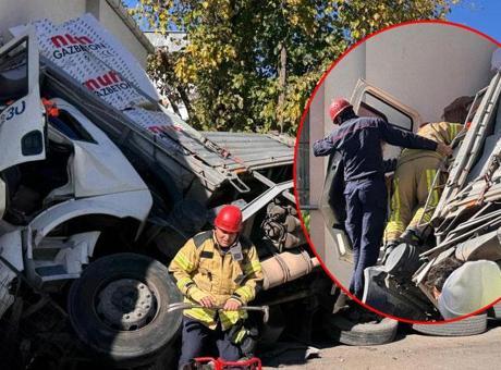 Kartal’da feci kaza! Kontrolden çıkan TIR eve girdi
