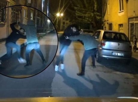 Kız arkadaşı taksiden inmeyince şoföre dehşeti yaşattı