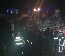 Malatya’da korkunç kaza! Kazaya müdahale eden polisler TIR’ın altında kaldı