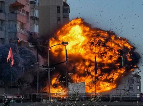 Netanyahu’nun evine yeni saldırı, ABD’li senatörden Netanyahu’ya ‘açık çek’