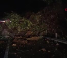 Rize’de heyelan, araçlar hasar gördü! Sahil Yolu ulaşıma kapandı