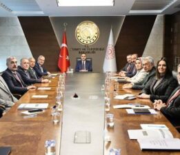 Sanayi ve Teknoloji Bakanı Kacır OSBÜK heyetini kabul etti