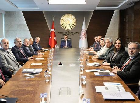 Sanayi ve Teknoloji Bakanı Kacır OSBÜK heyetini kabul etti
